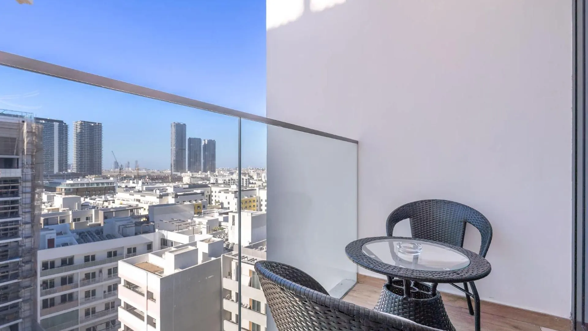 Classic Flat In Jvc That Sleeps 2 Dubai 0*,