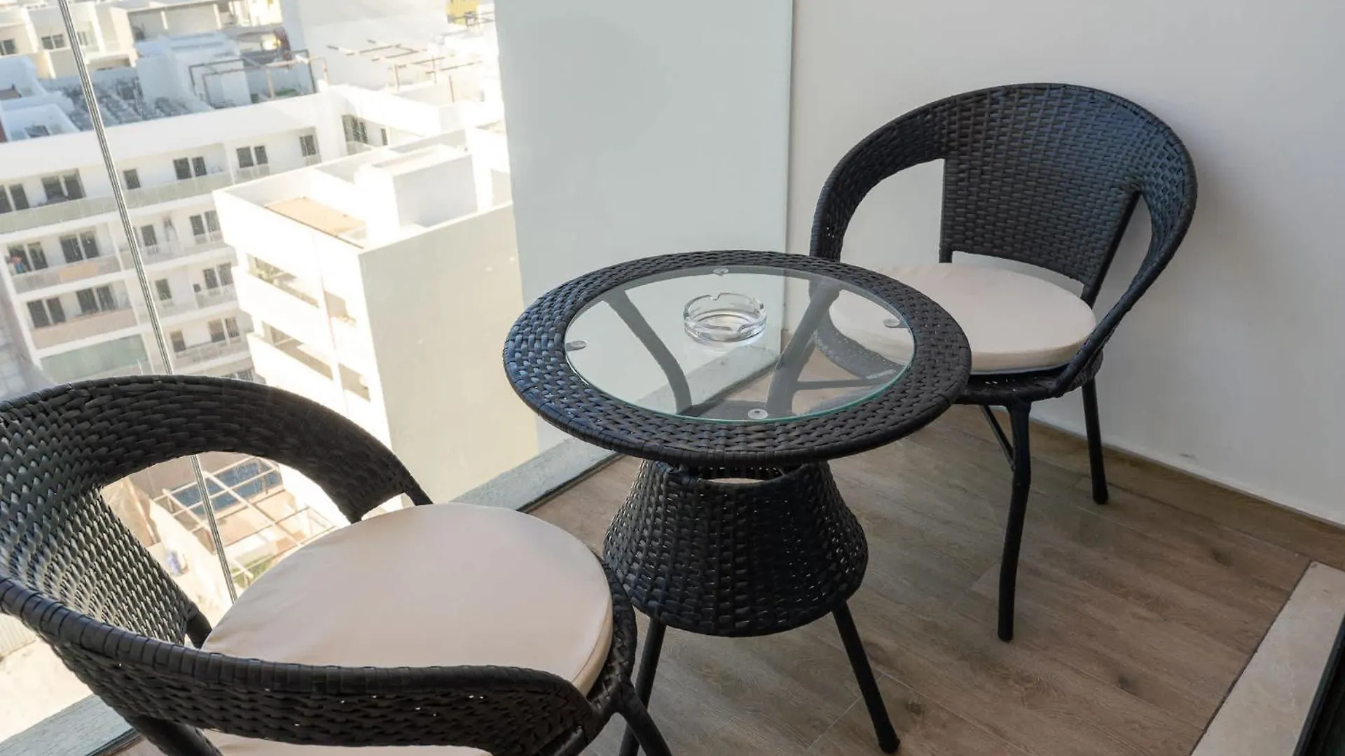 Classic Flat In Jvc That Sleeps 2 Dubai