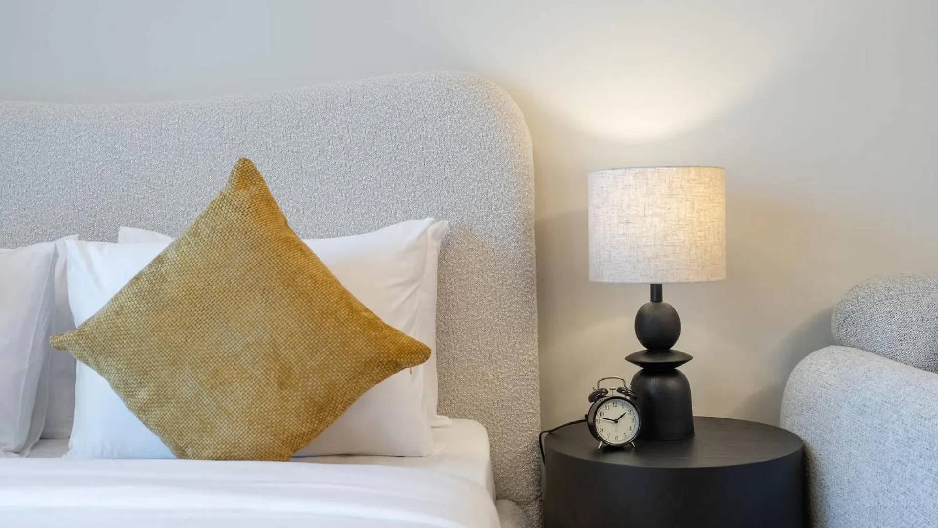 Classic Flat In Jvc That Sleeps 2 Dubai 0*,